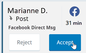 An inbound Facebook message. Shows the contact name, queue time, and reject and accept buttons.