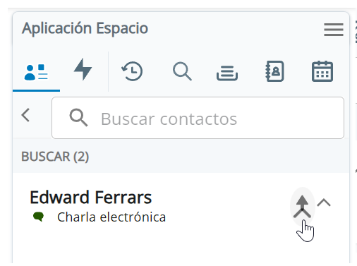 El cursor se desplaza sobre el icono Fusionar junto a tarjeta de cliente para el Webchat de Edward Ferrars.