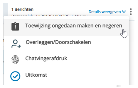 Het Meer-pictogram, drie verticale stippen, wordt aangeklikt. Er verschijnt een vervolgkeuzemenu met opties. De cursor staat op de optie voor Toewijzing ongedaan maken en Negeren.