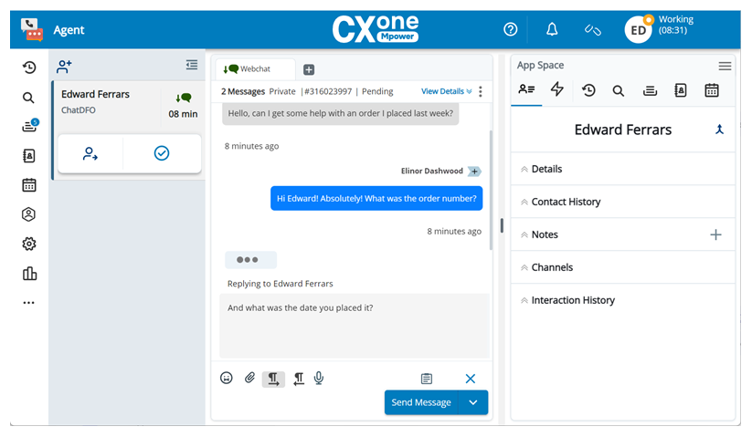 左侧菜单带有导航图标，中间是主动交互，右侧是应用程序空间。